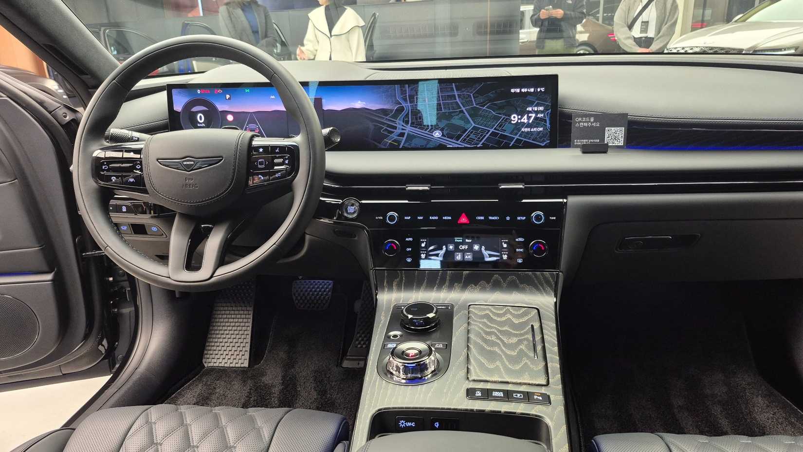 2026-genesis-g80-prestige-black-dashboard.jpg