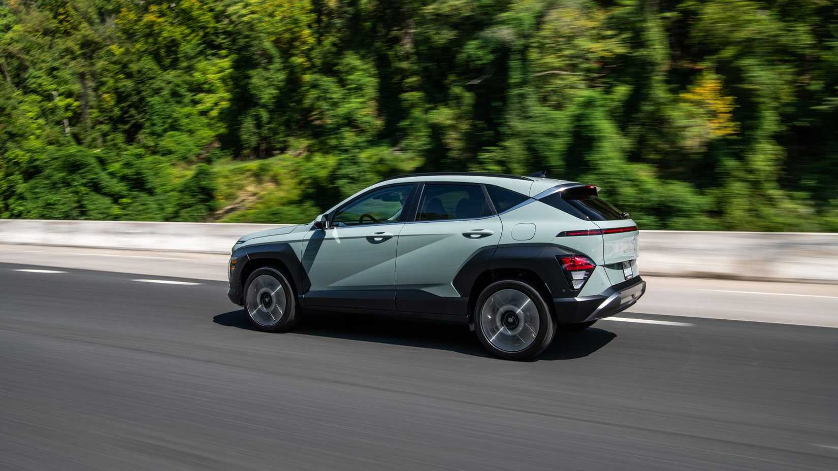 2024-2025-hyundai-kona-2nd-gen-sx2-rear-angle-driving.jpg