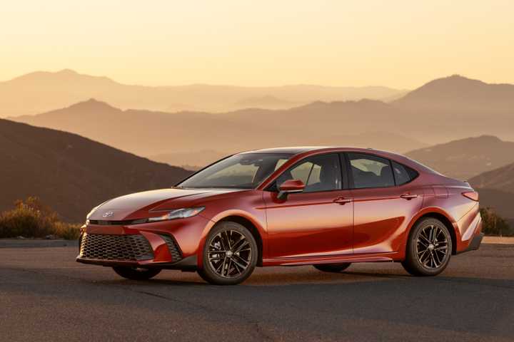 2026-camry-se-awd-supersonicred-001.jpg