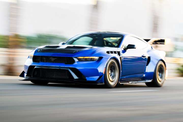 2025-ford-mustang-gtd-track-07.jpg