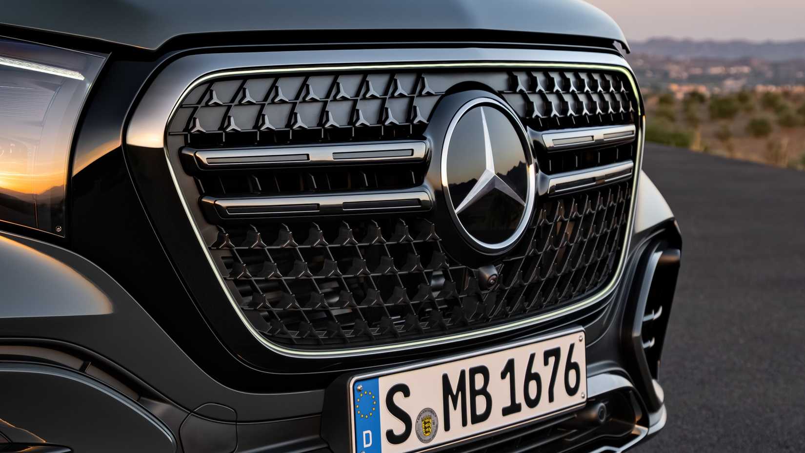 Front close-up of a 2027 Mercedes-Benz GLS 580 grille