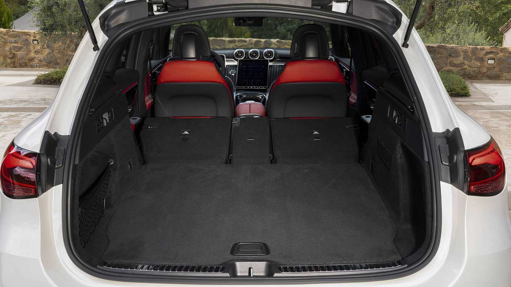 2026 Mercedes-Benz GLC-Class SUV foto traseira com porta-malas aberto