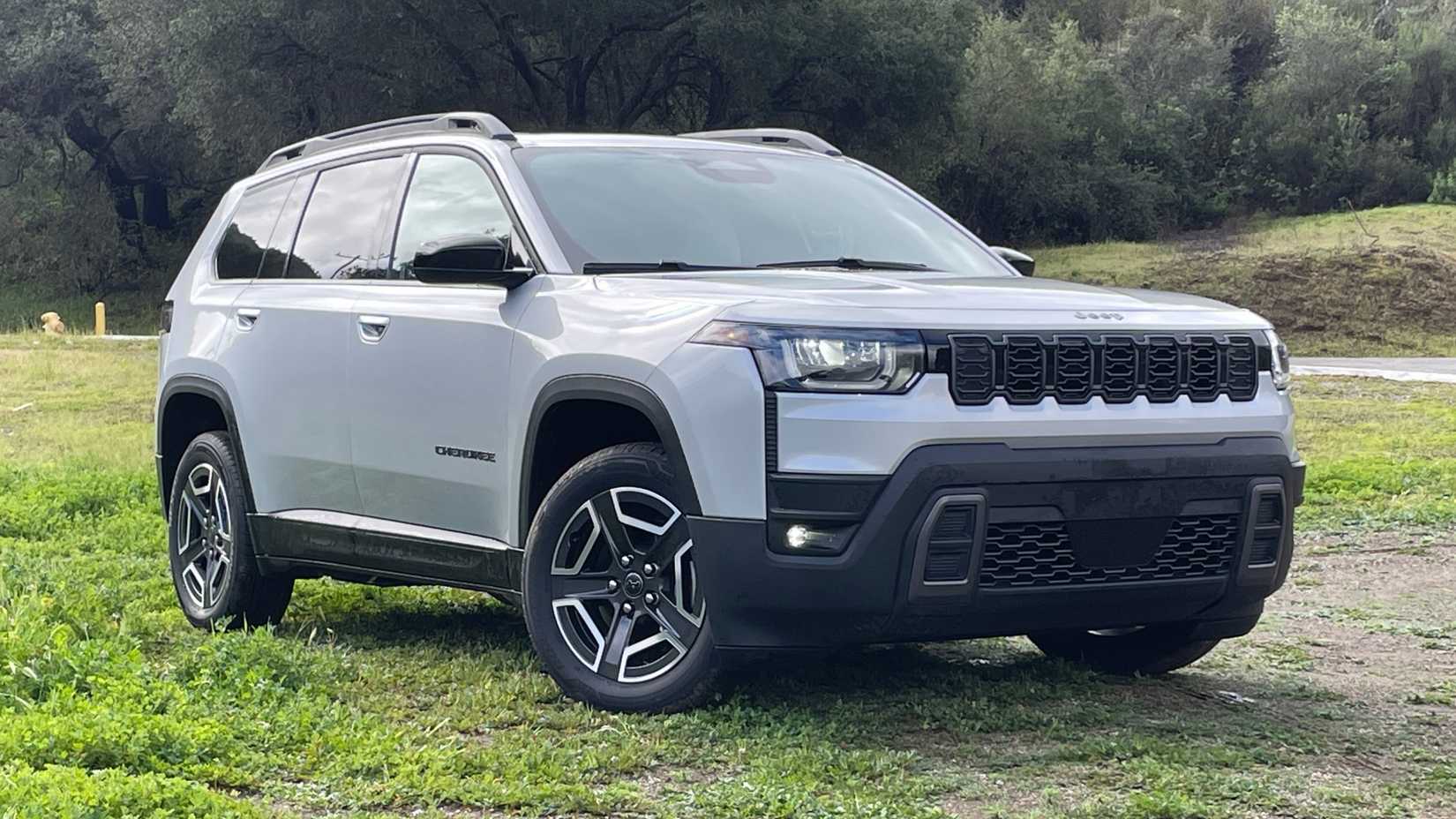 2026 Jeep Cherokee Laredo front 3/4 angle in gray while parked