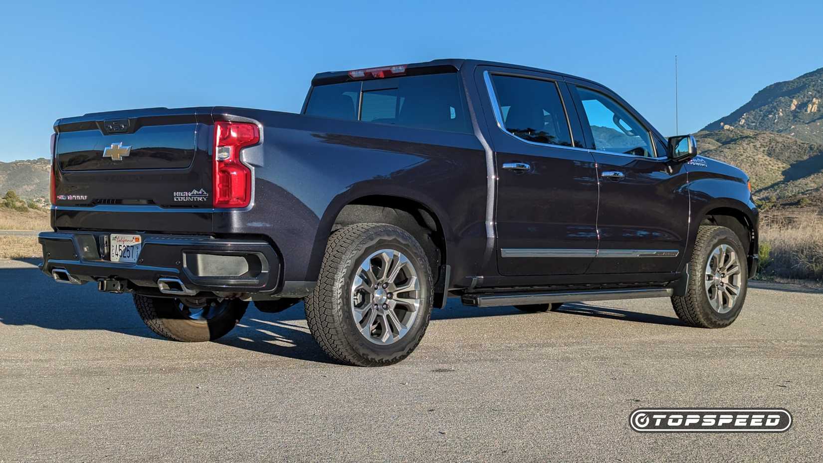 2022 Chevrolet Silverado 1500 High Country Right Rear 3/4 View
