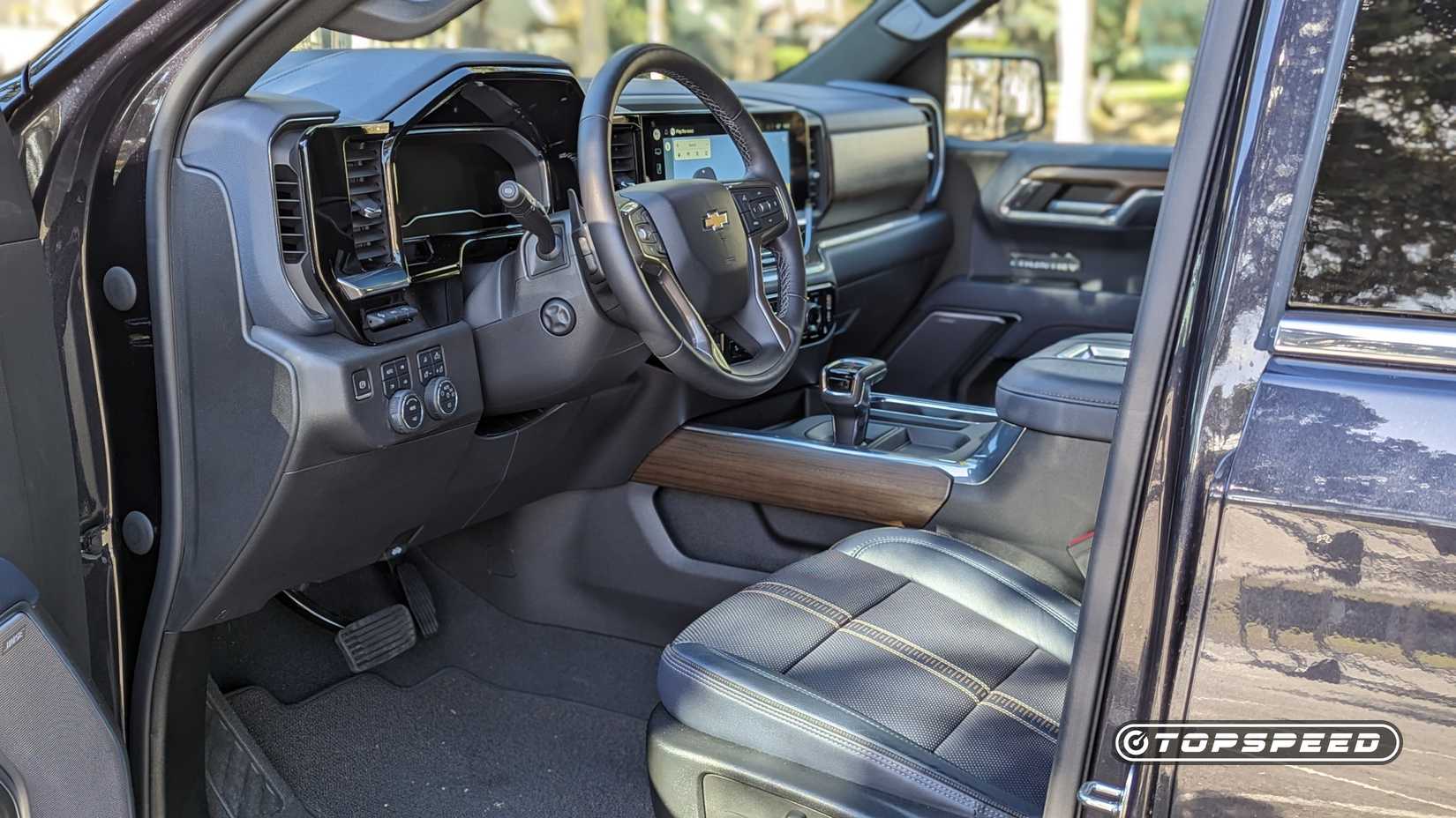 2022 Chevrolet Silverado 1500 High Country Driver's Side View