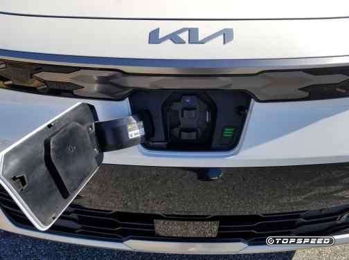 2023 Kia Niro EV charge port 