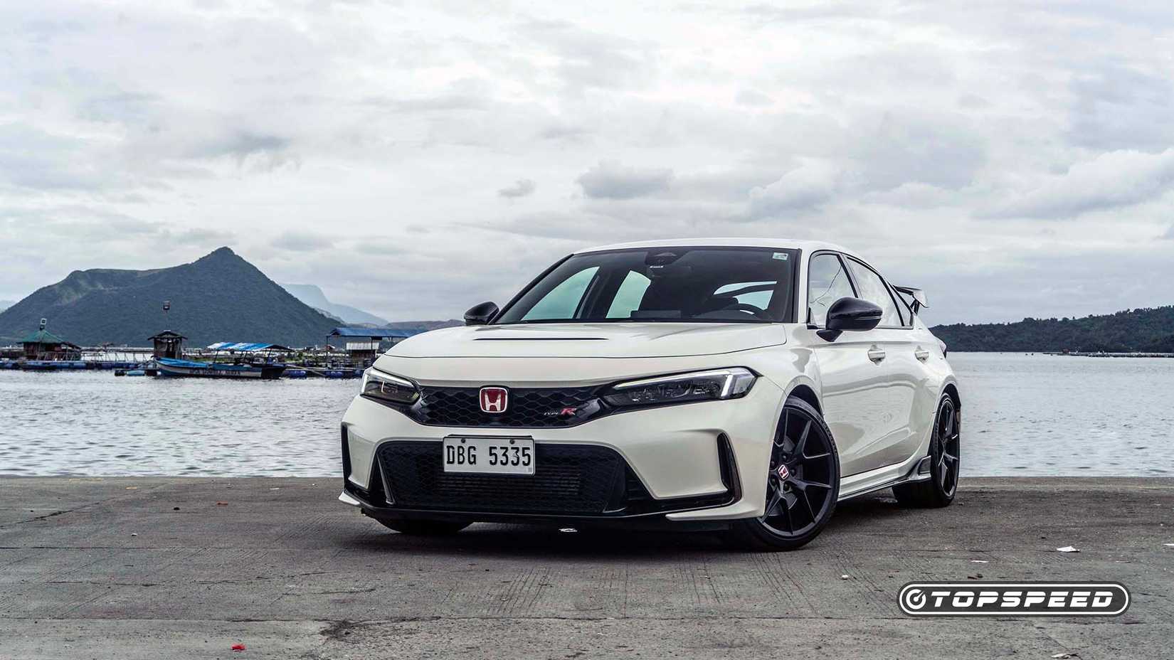 Vista frontal 3/4 do Honda Civic Type R 2023