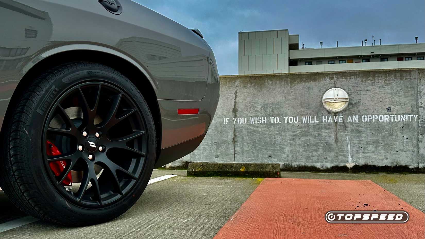 2023 Dodge Challenger Última Chamada Shakedown Scat Pack Roda e Freio Brembo Vermelho Close Up