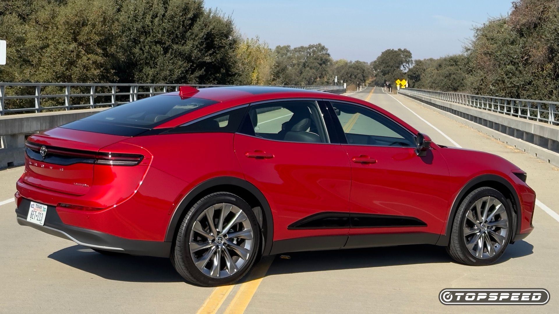 2024 Toyota Crown Limited ângulo traseiro direito