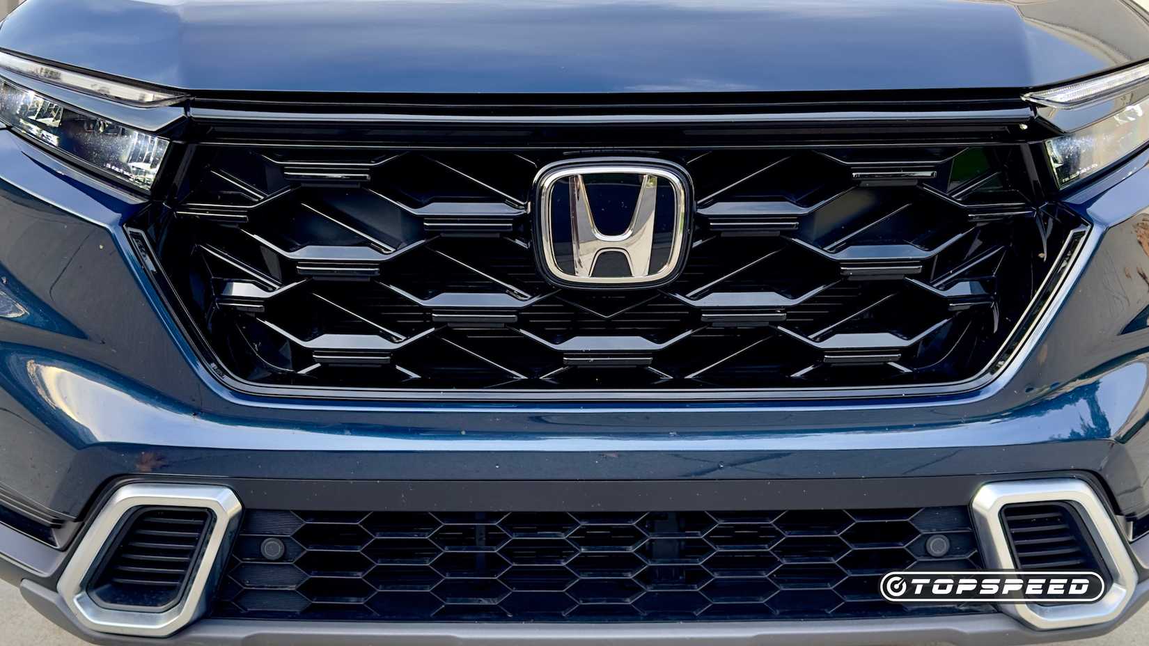 2024 Honda CR-V front close-up of the grille