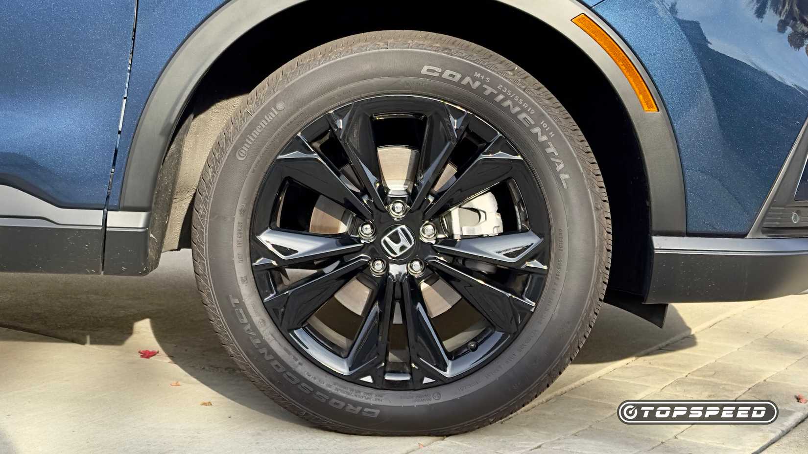 2024 Honda CR-V close-up shot of the Tire and Wheel