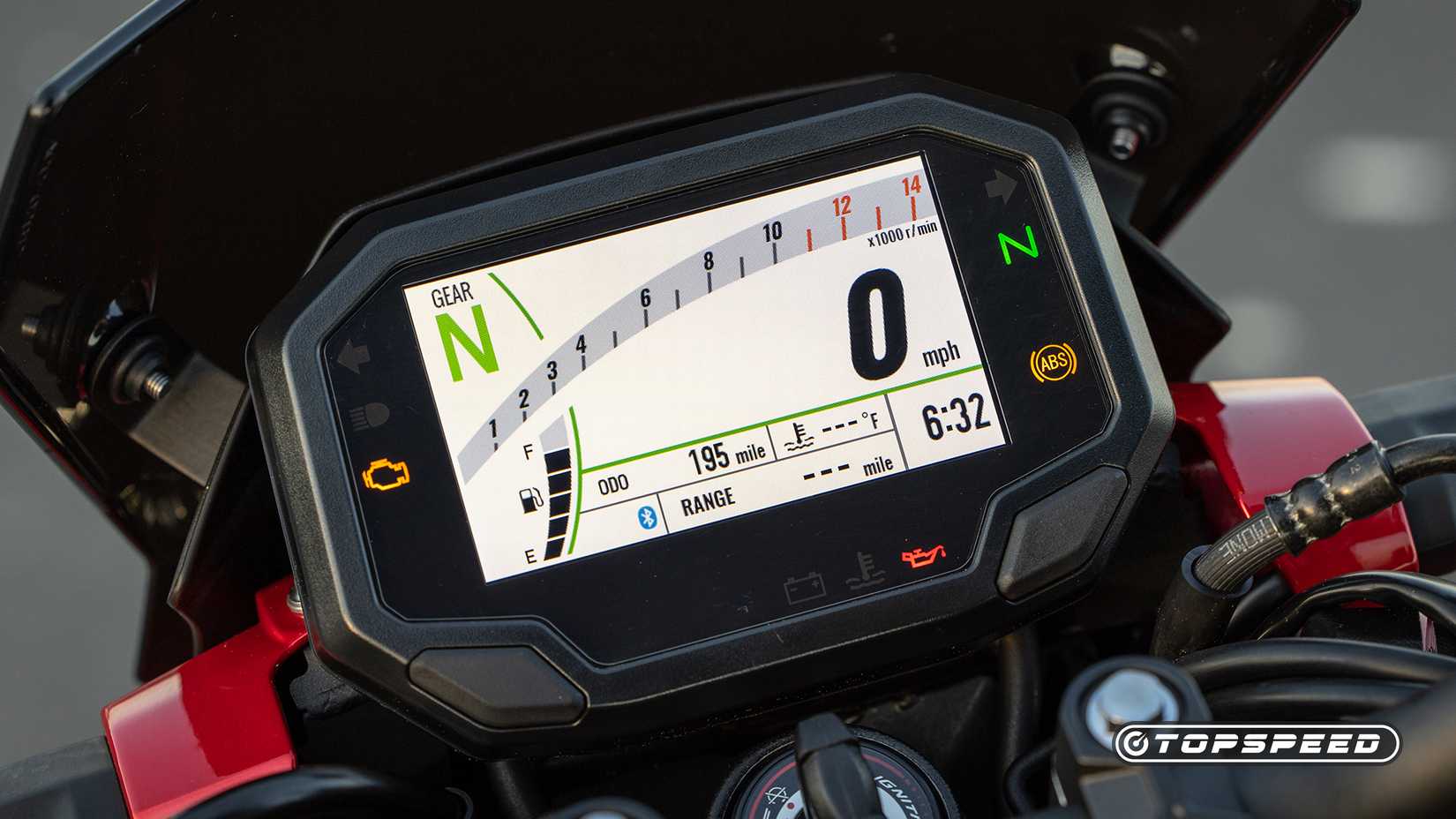 2024 Kawasaki Z500 SE com instrumentação TFT colorida