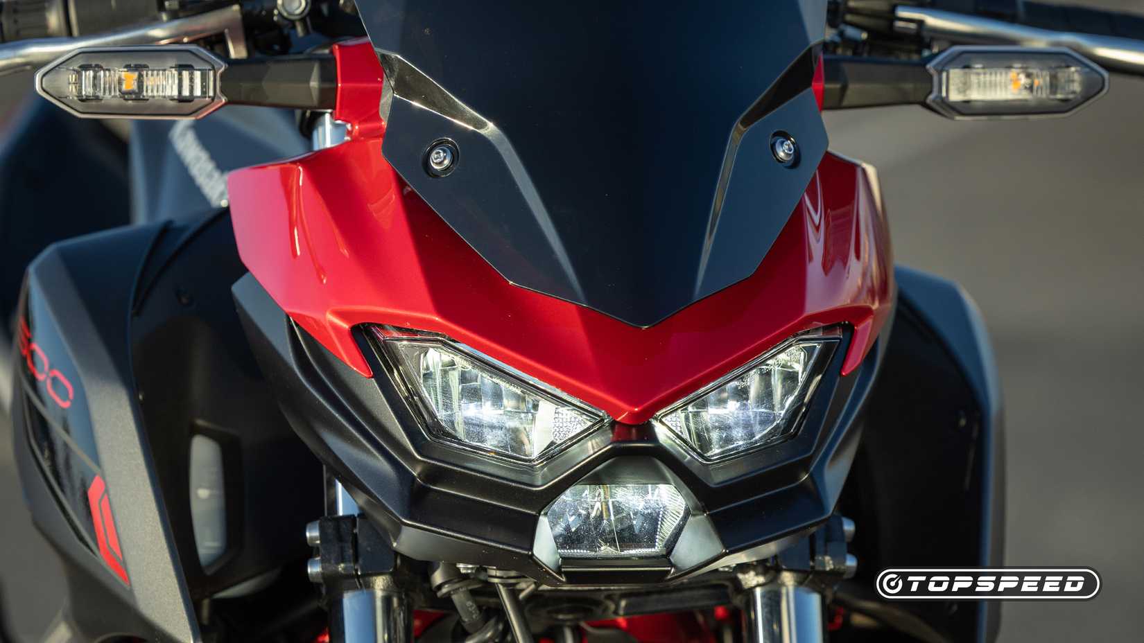 2024 Kawasaki Z500 SE novo conjunto de faróis triplos de LED