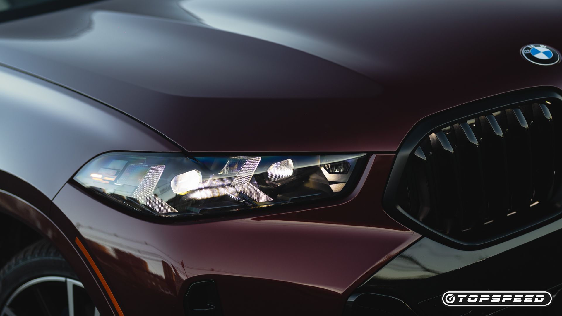 Front close-up shot of the 2024 BMW X6 xDrive40i's headlight