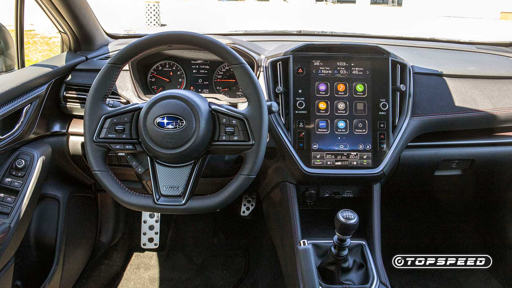 Foto do interior de um Subaru WRX RS 2024 mostrando o painel