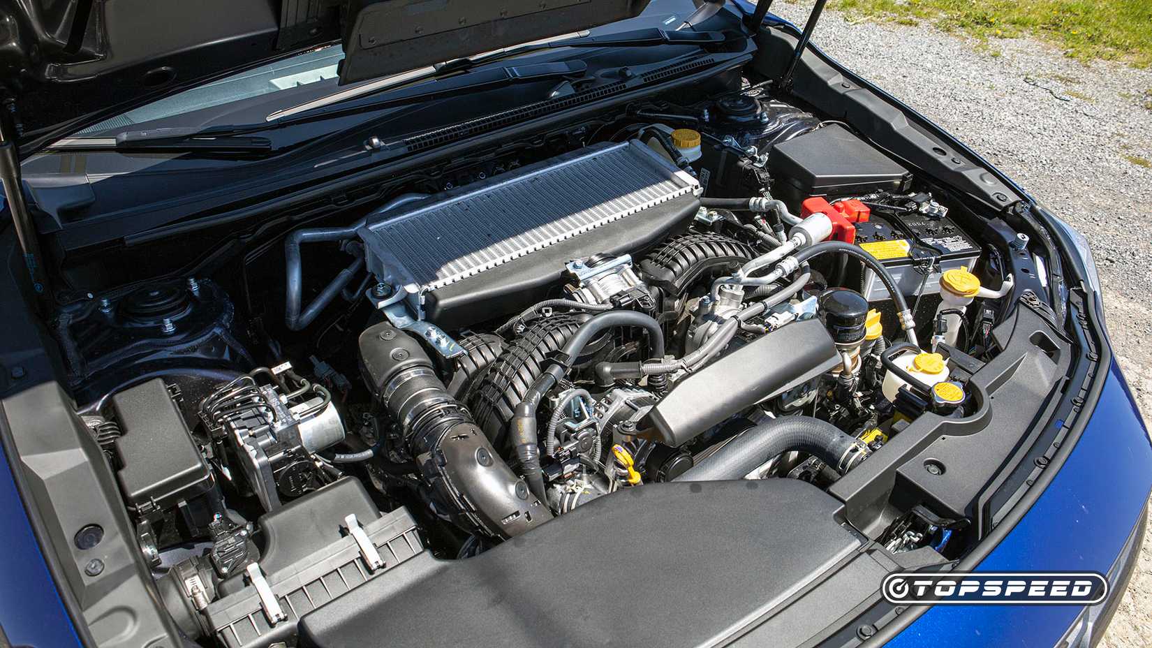 Close de um motor Subaru WRX RS 2024