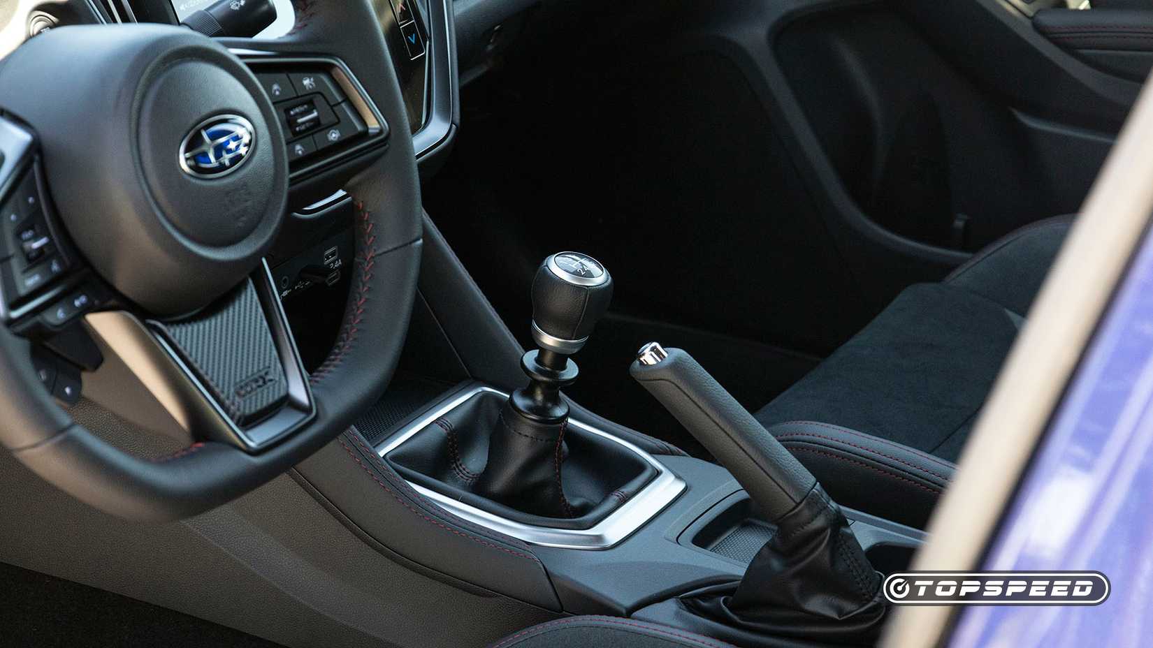 Foto do interior de uma alavanca de câmbio Subaru WRX RS 2024