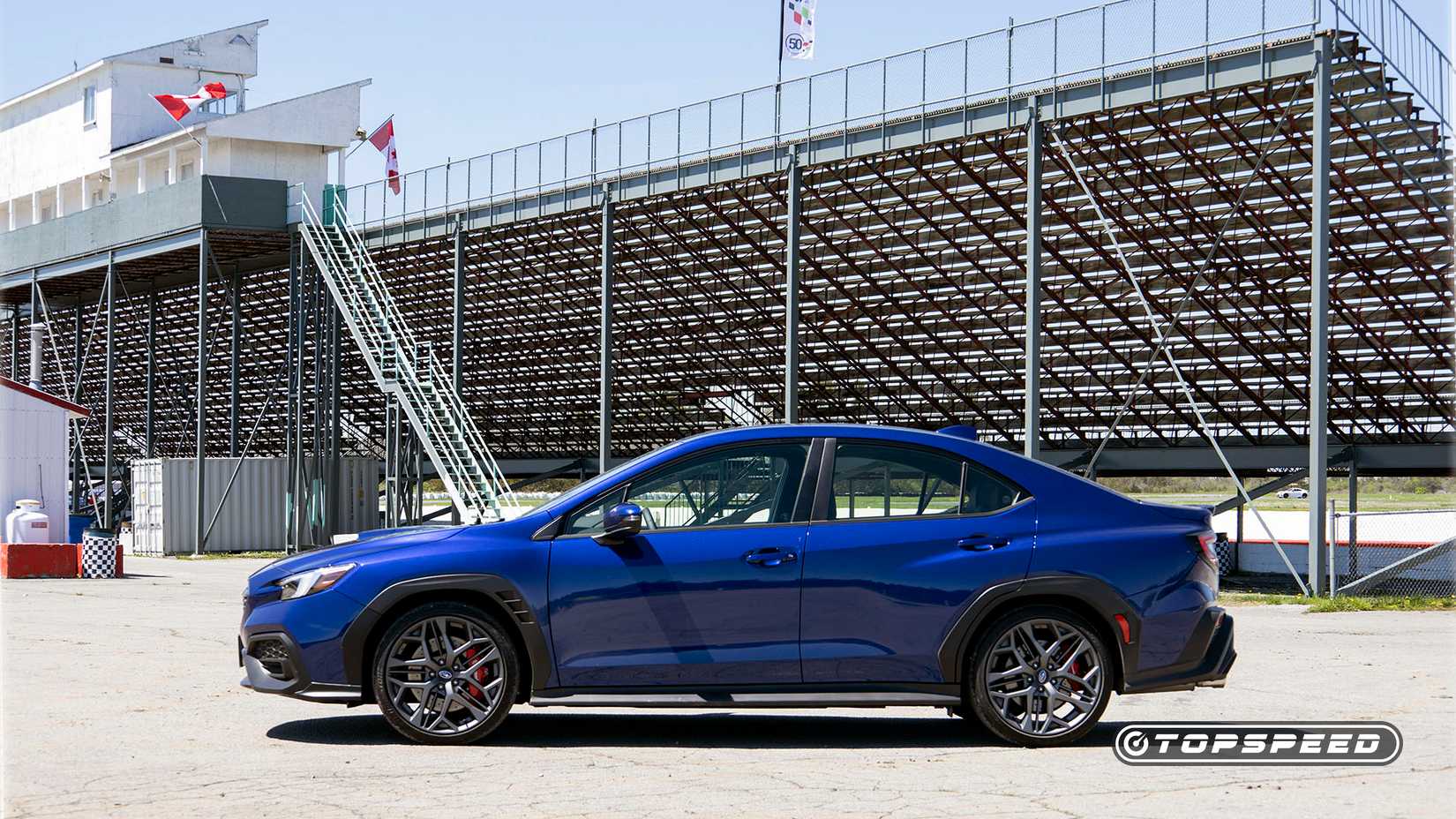 2024 Subaru WRX RS Side Profile estacionado na pista