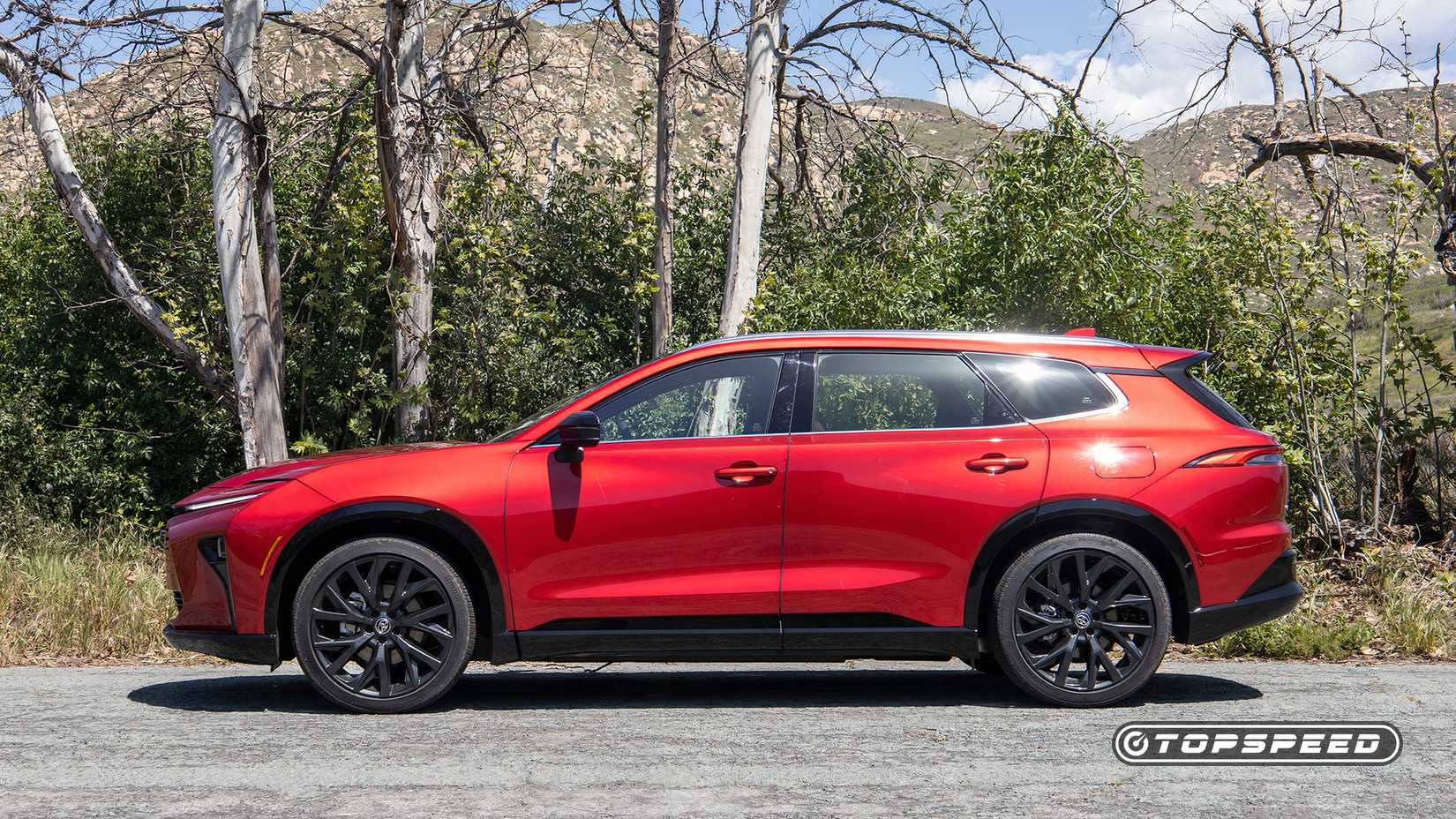 2025 Toyota Crown Signia Side Profile TopSpeed-1