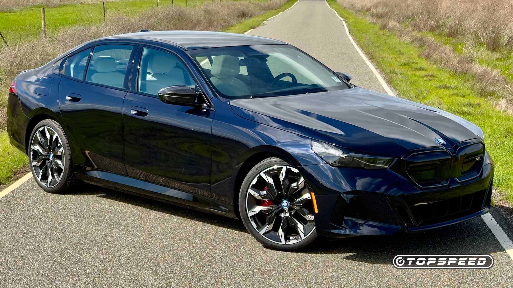 BMW i5M60 Exterior Frente 3.25 Direita estacionado