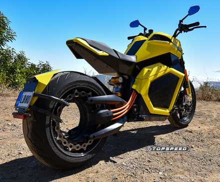 Vista traseira do Verge TS Pro 2024 mostrando o motor do aro