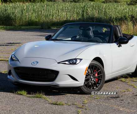 2024 Mazda MX-5 frente três quartos TopSpeed