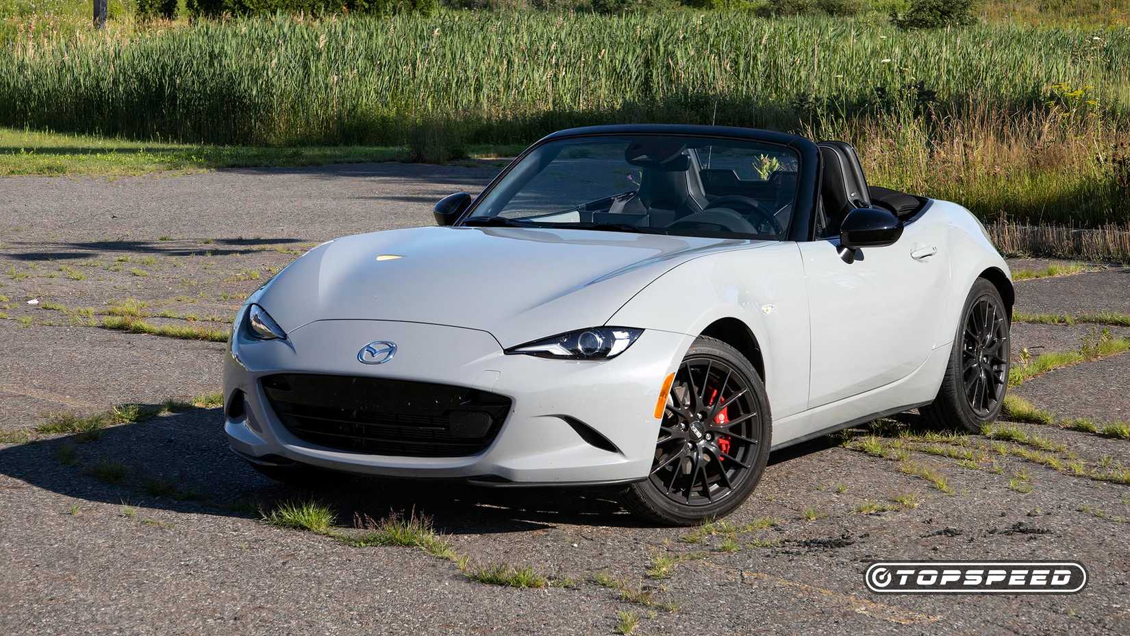 2024 Mazda MX-5 frente três quartos TopSpeed