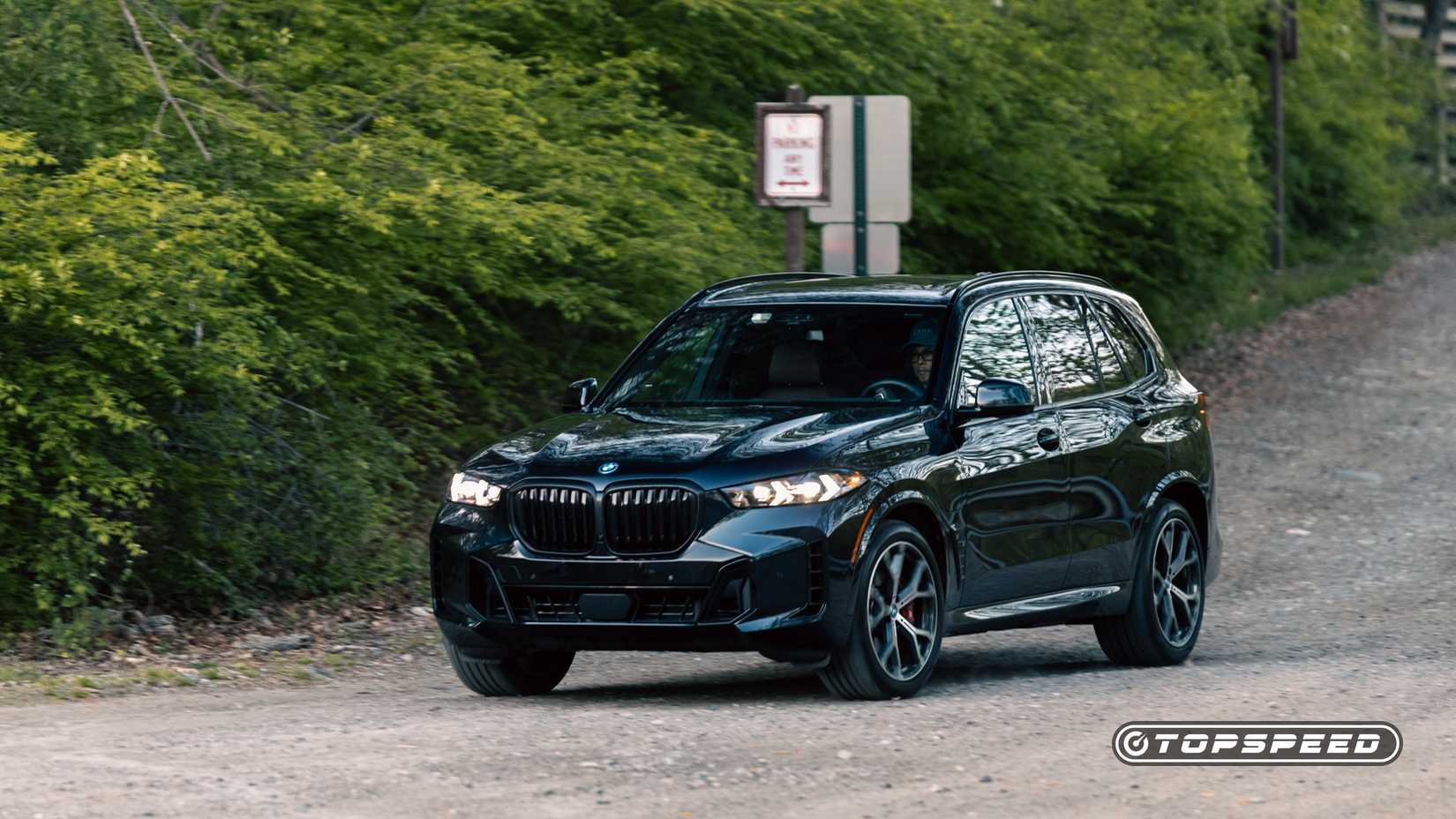 2024 BMW X5 xDrive50e em movimento (21)