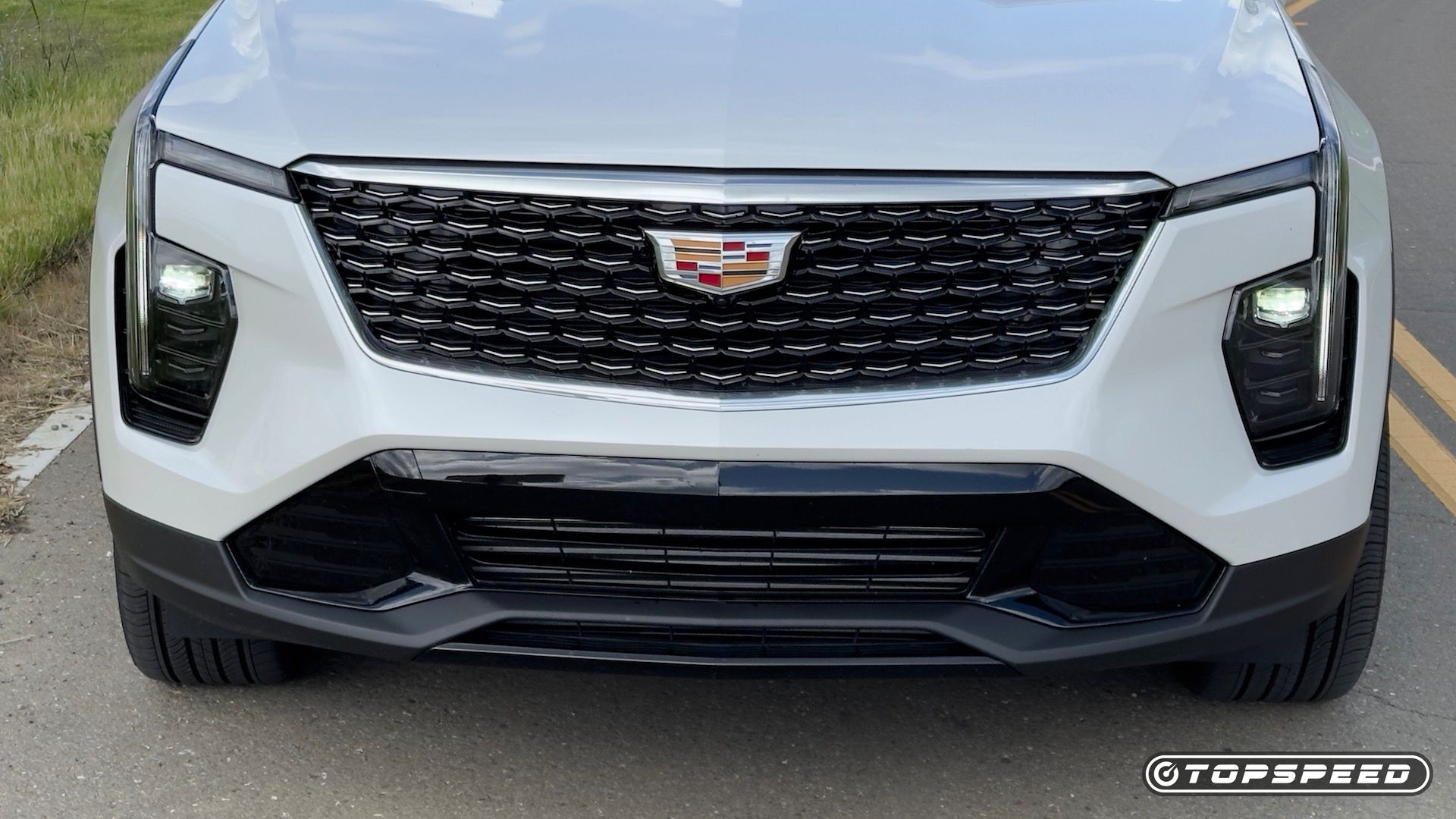 2024 Cadillac XT4 Exterior Grille-1