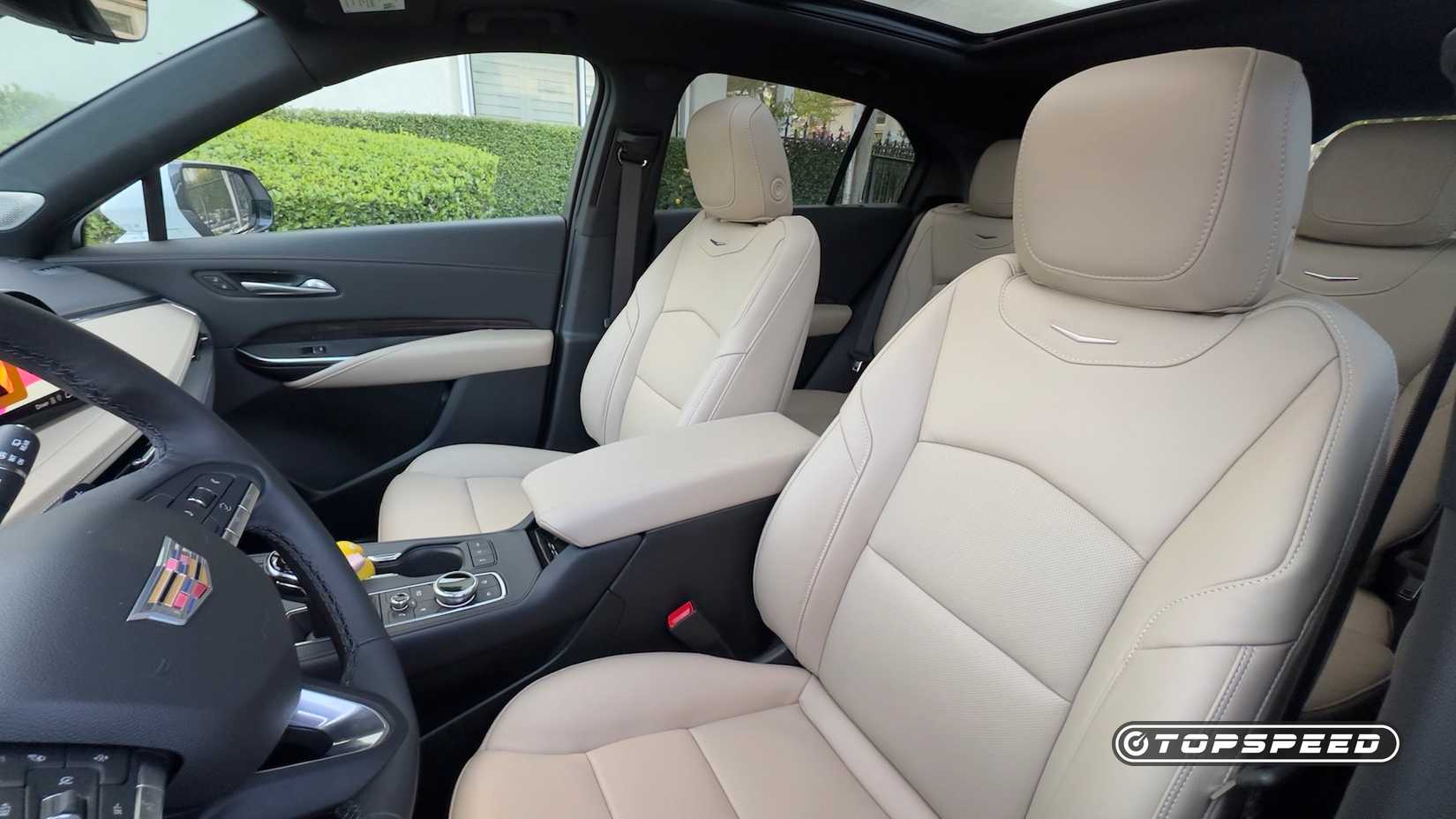 2024 Cadillac XT4 Interior Front Seats