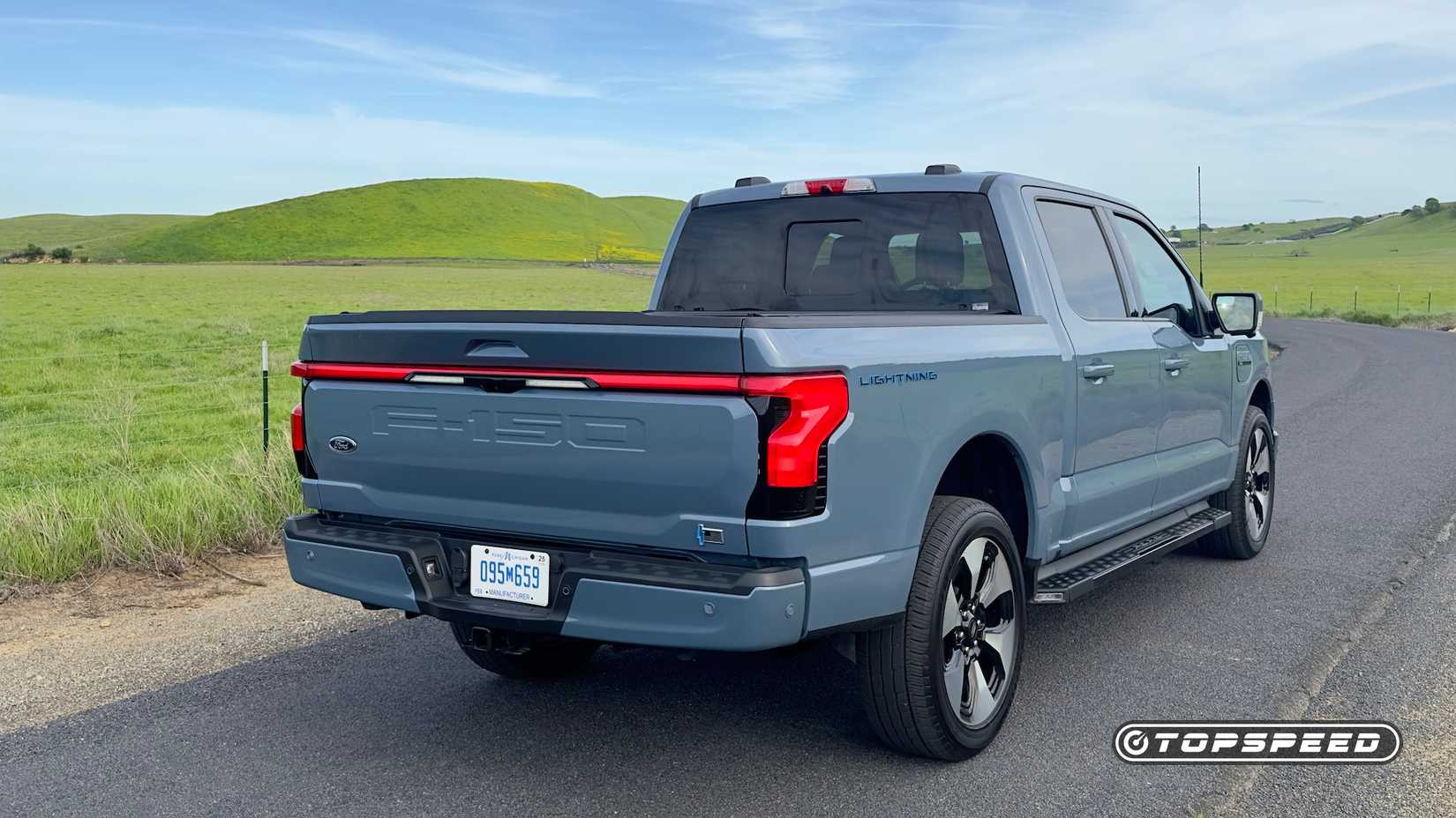 2024 Ford F-150 Lightning Exterior Traseiro3-4 Vista