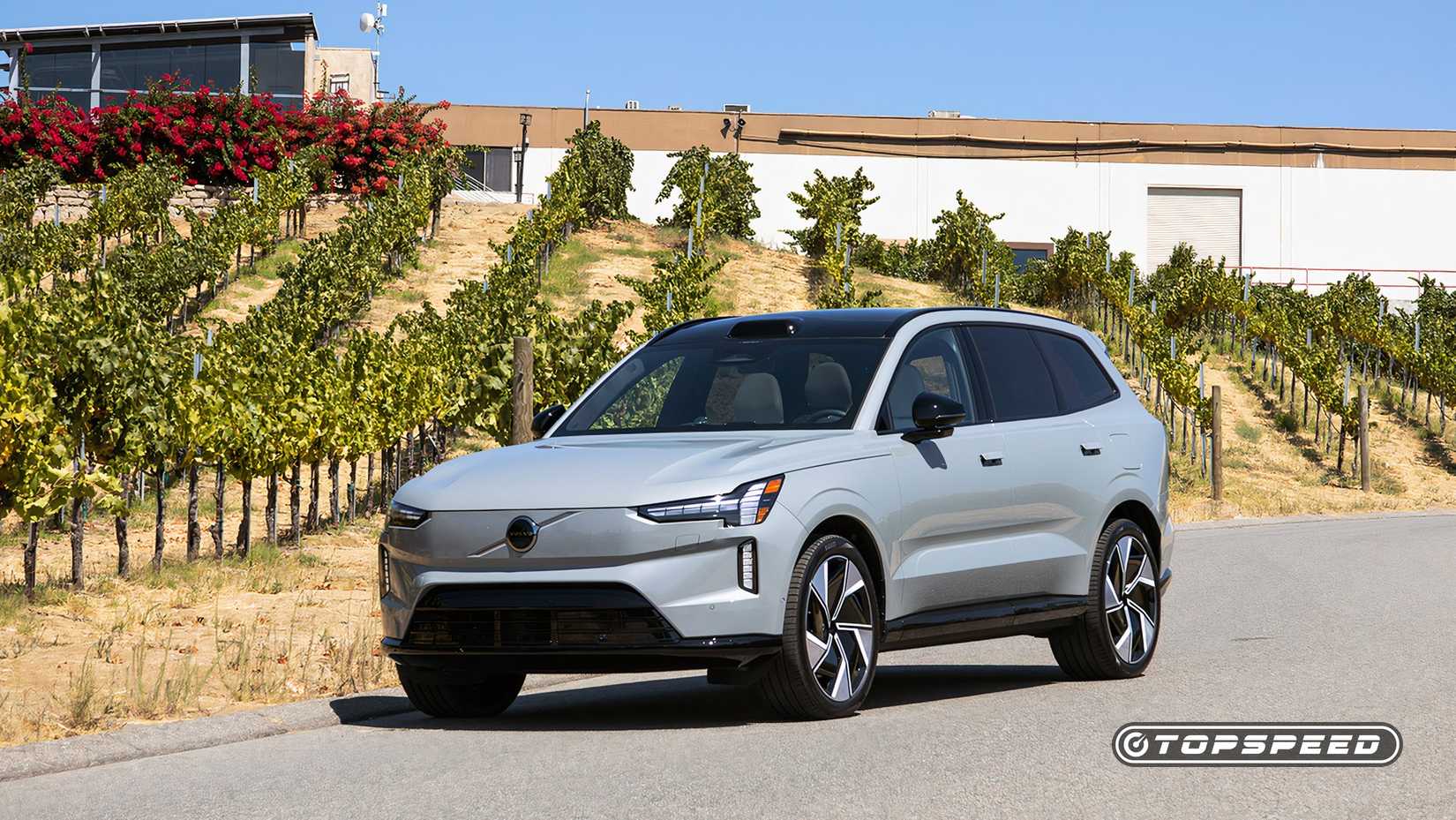 2025 Volvo EX90 estacionado lado distante TopSpeed