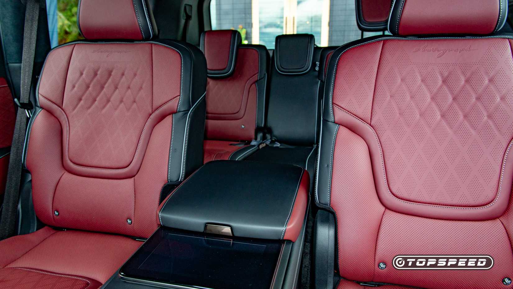 2025 Infiniti QX80 assentos internos da 2ª fila