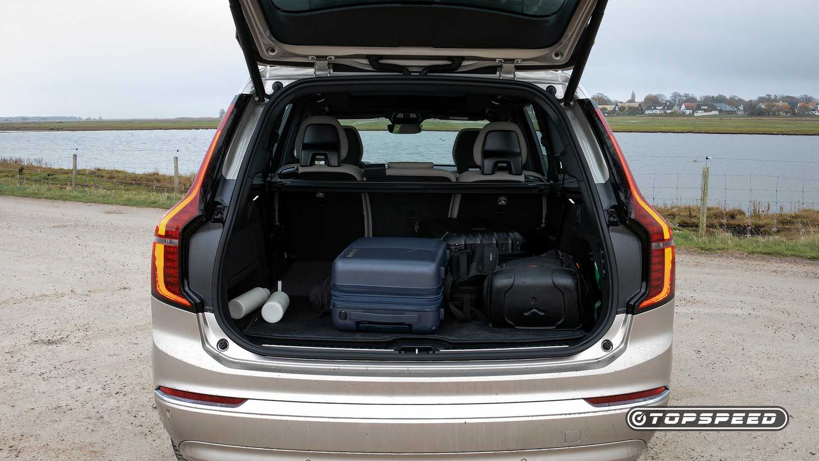 2025 Volvo XC90 Cargo Space TopSpeed-1
