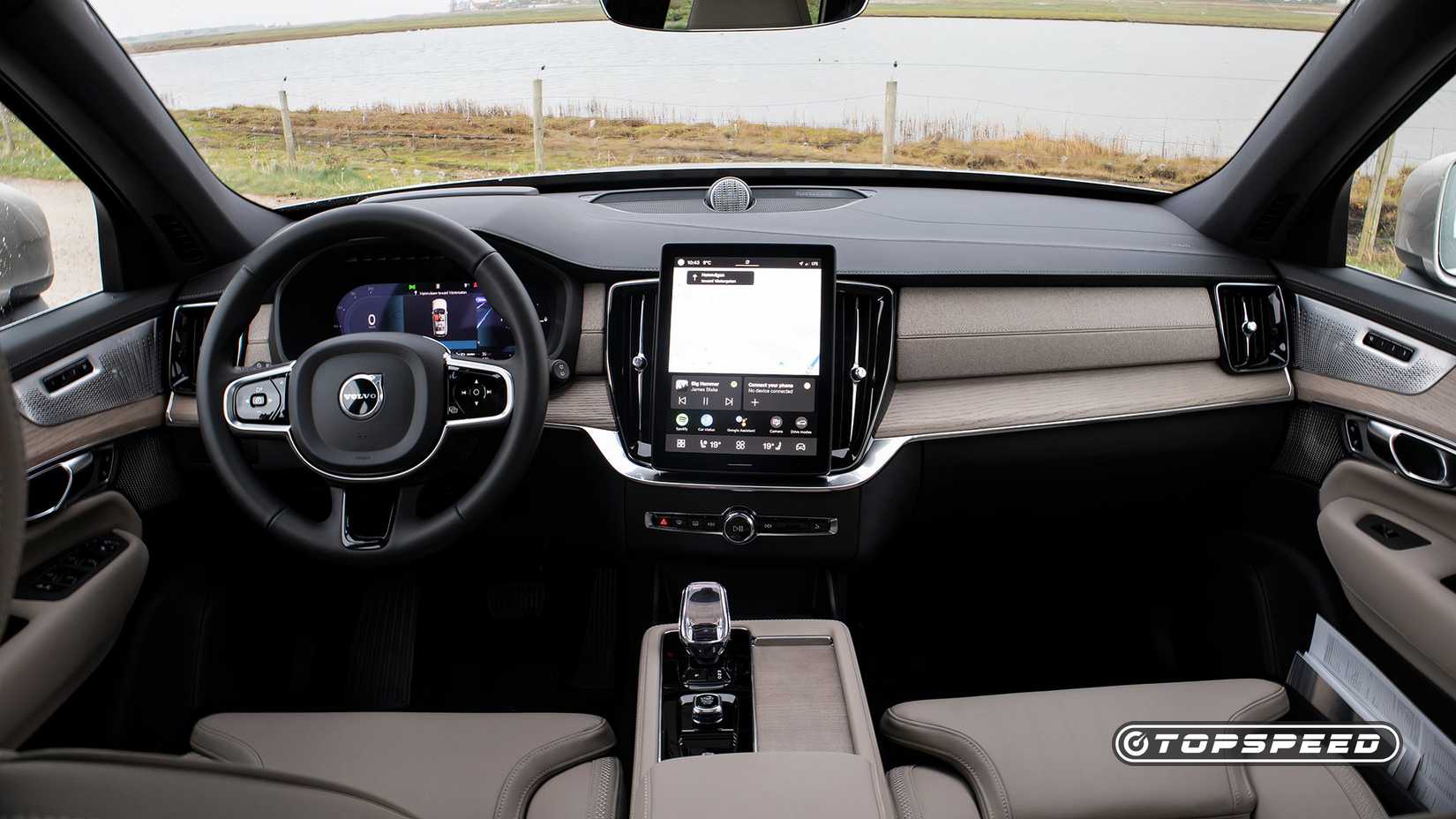 2025 Volvo XC90 Full Dashboard TopSpeed