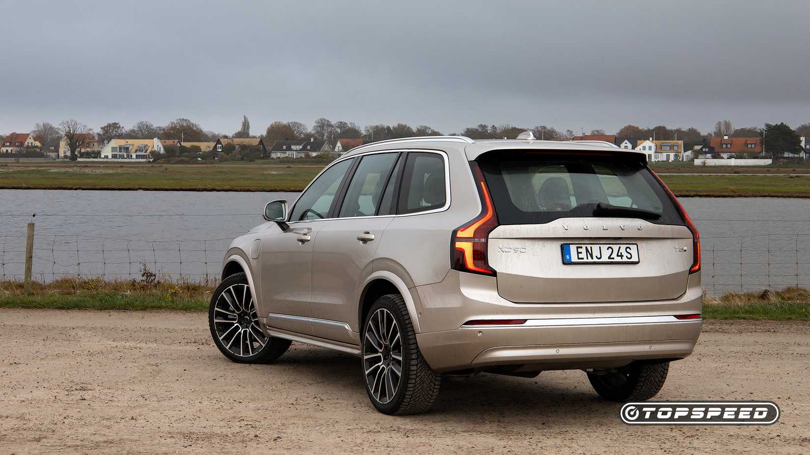 2025 Volvo XC90 Traseira Três Quartos TopSpeed