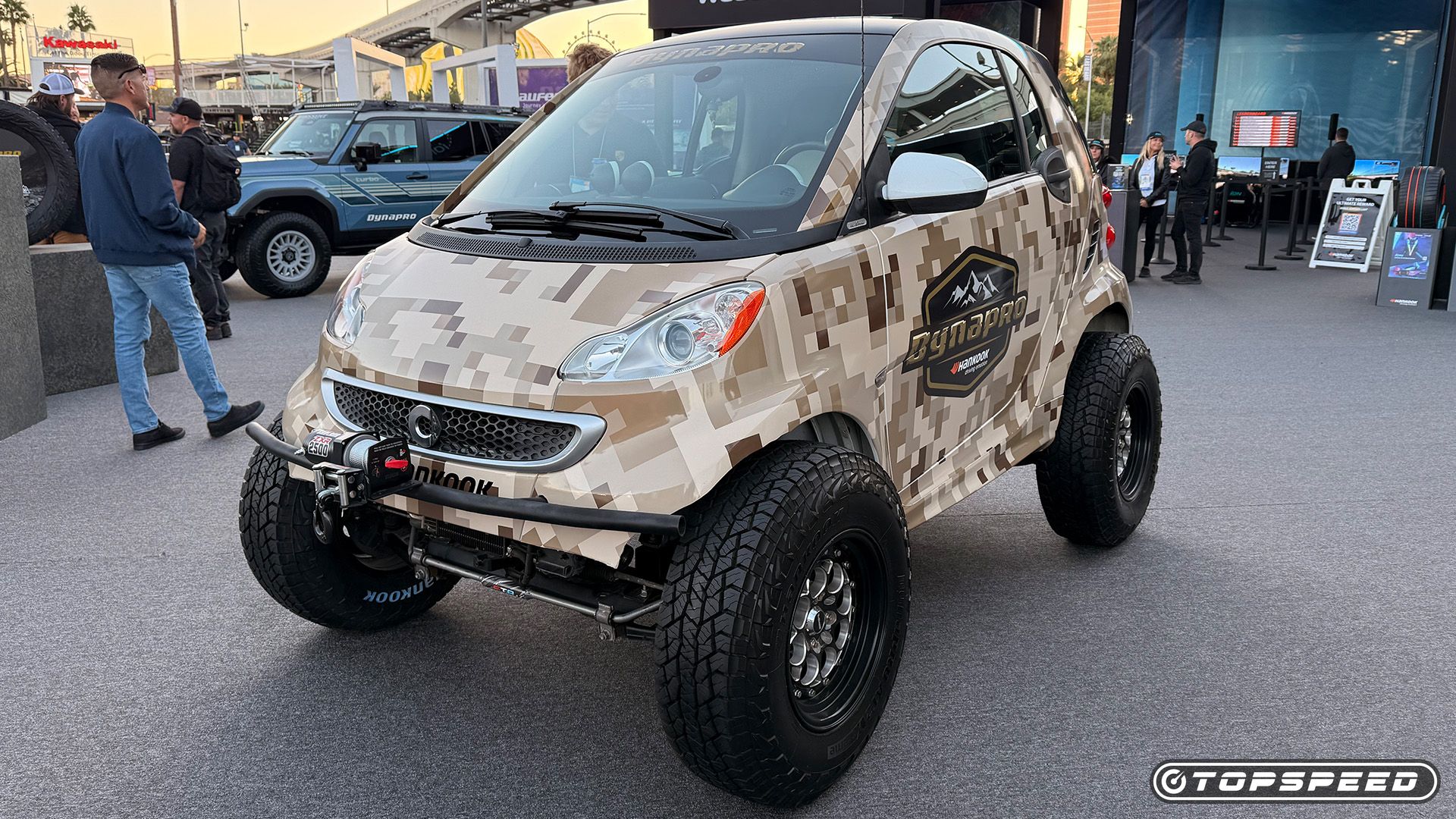 Off-roader multicolorido Dynapro Lifted Smart Car