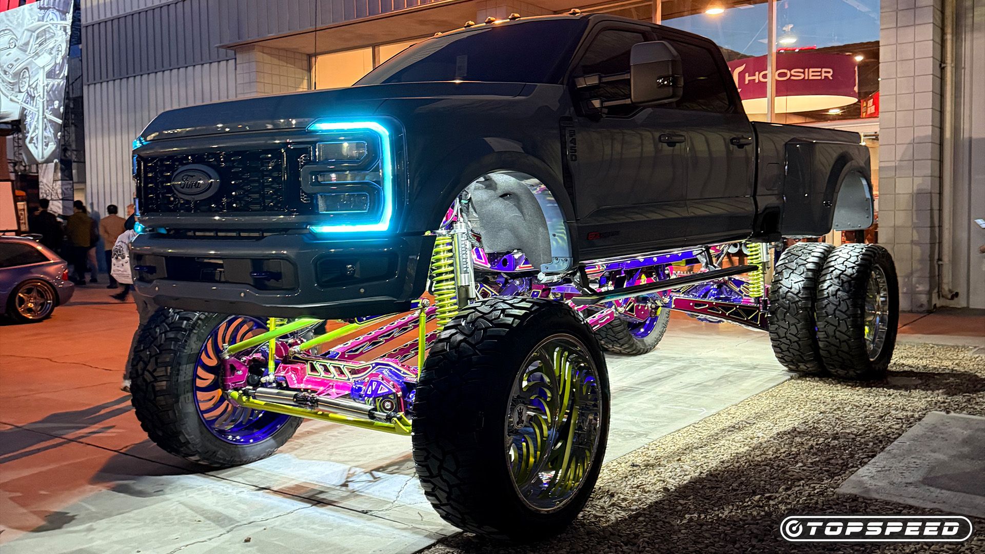 Ford F-450 levantou e modificou Show Truck