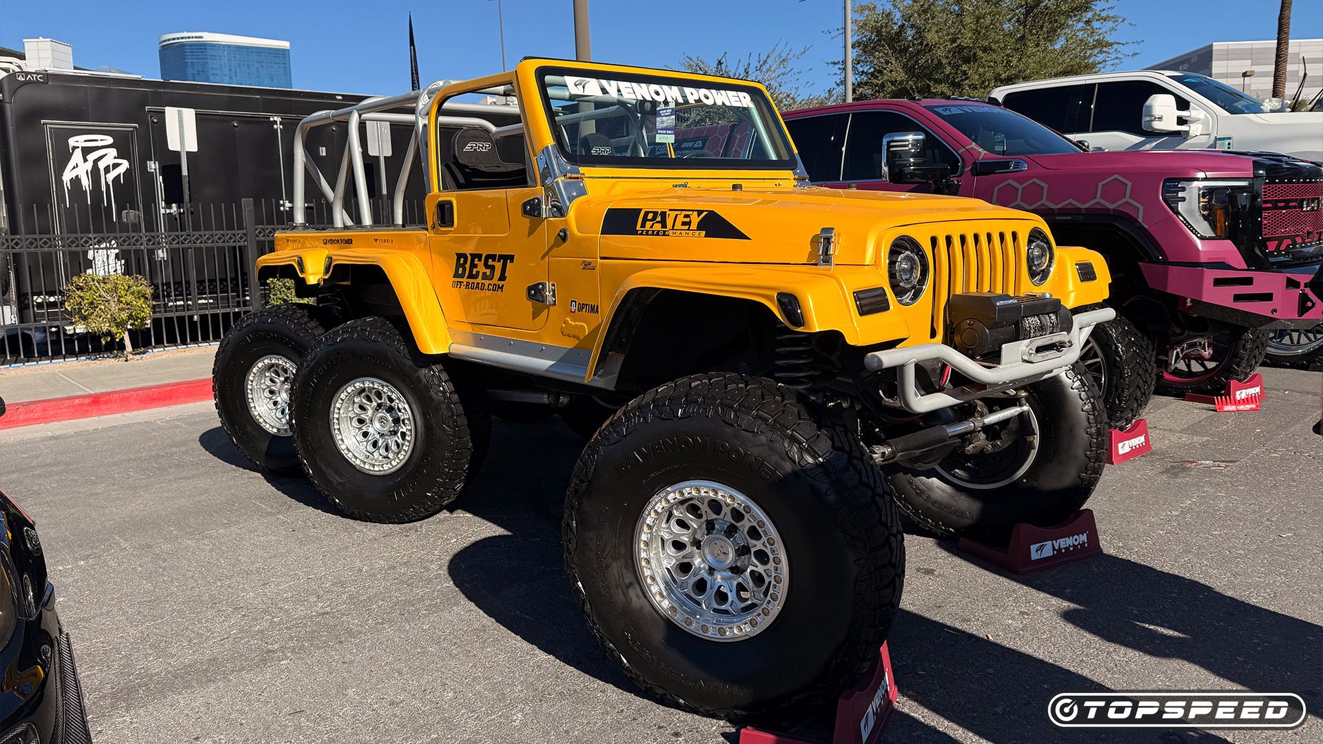 Jeep TJ Wrangler amarelo dos anos 1990-2000 