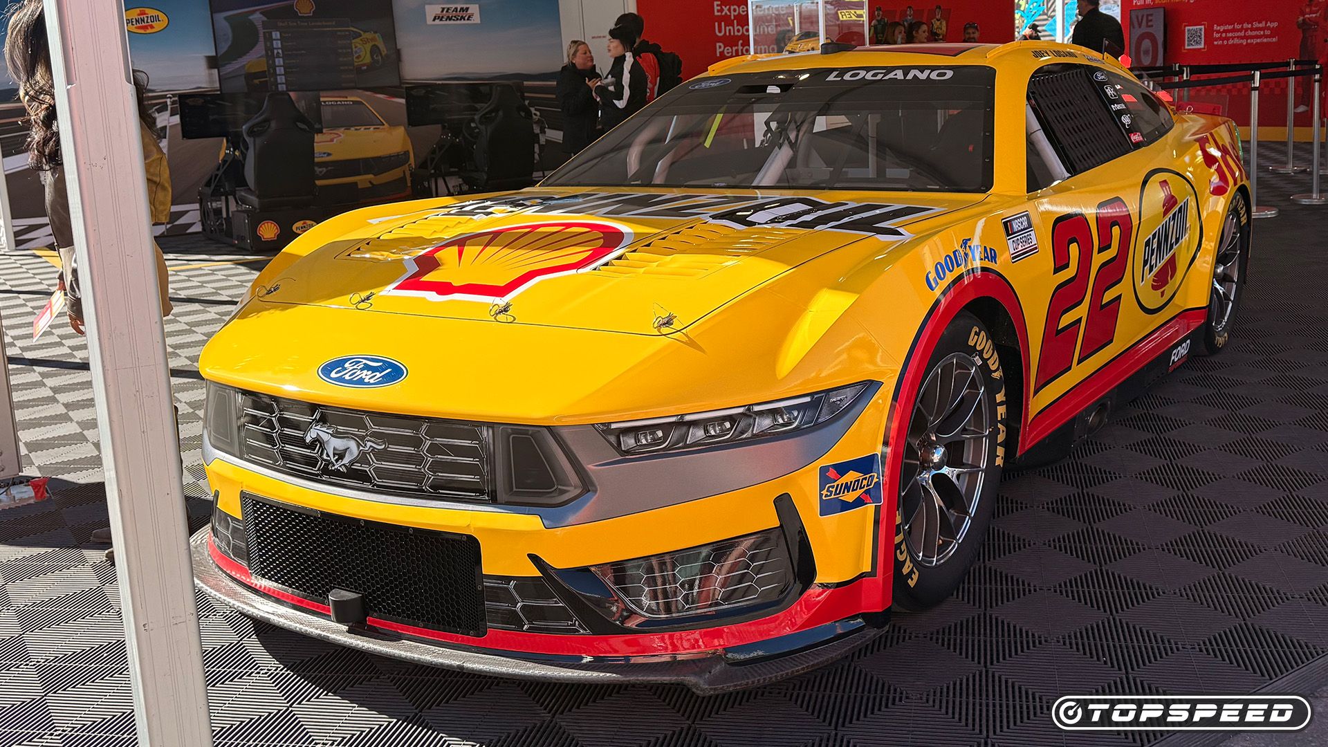 Carro da Copa NASCAR de Joey Logano, Ford Mustang Dark Horse