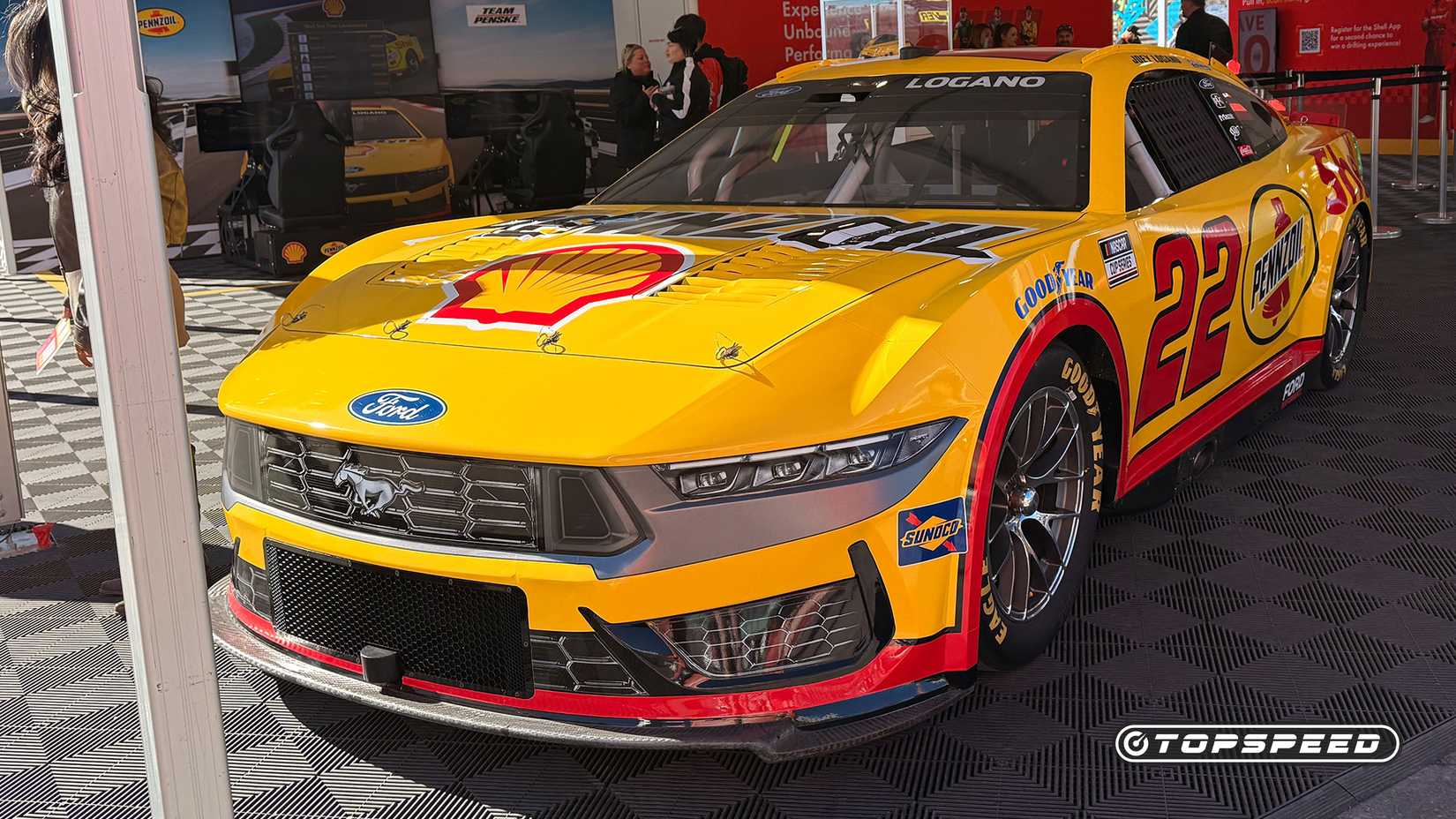 Carro da Copa NASCAR de Joey Logano, Ford Mustang Dark Horse