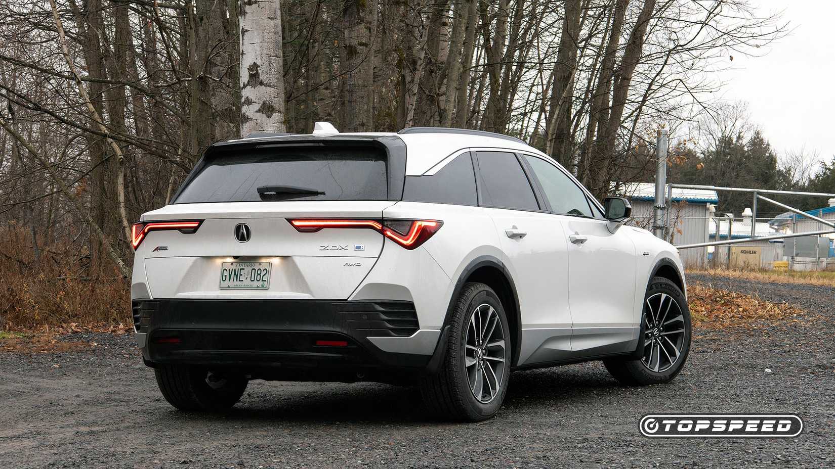 2025 Acura ZDX traseiro três quartos TopSpeed-2