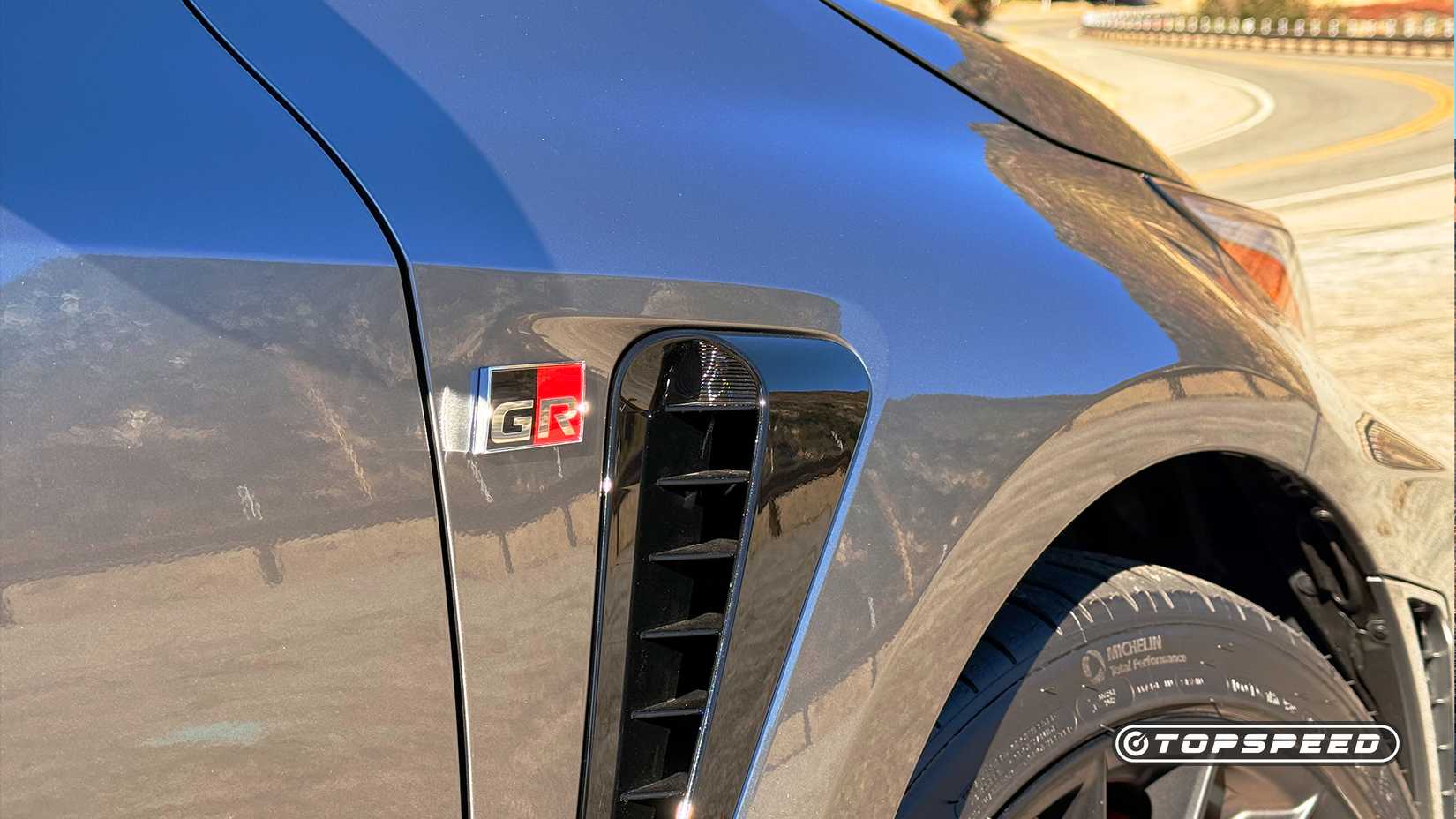 2025 Toyota GR Corolla cinza