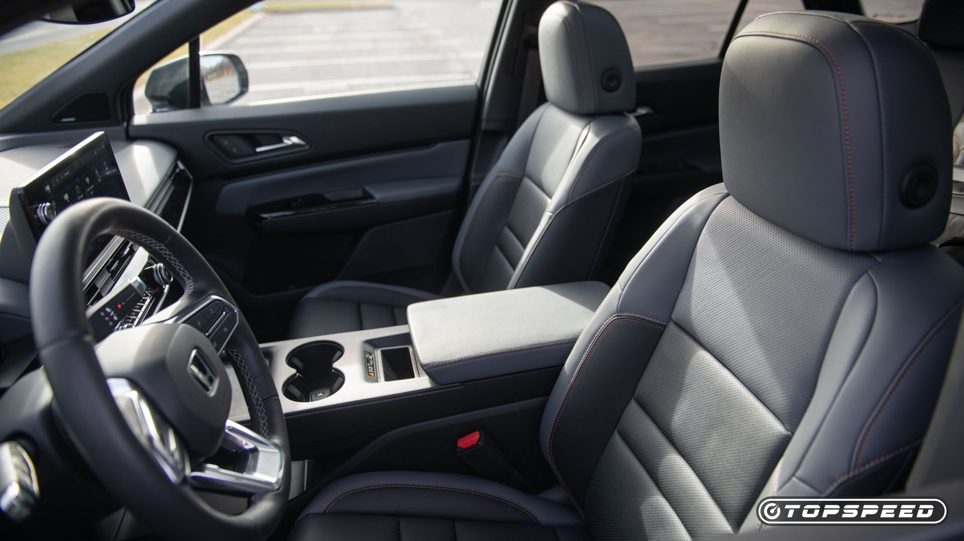 Foto do interior do Honda Prologue 2025 mostrando os bancos dianteiros