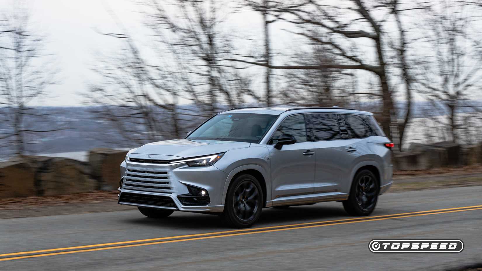 2025 Lexus TX 500h F-Sport em movimento (16)