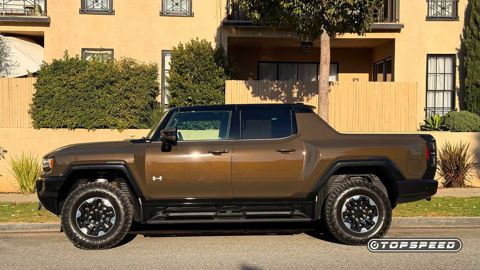 2025 brown GMC Hummer EV Pickup