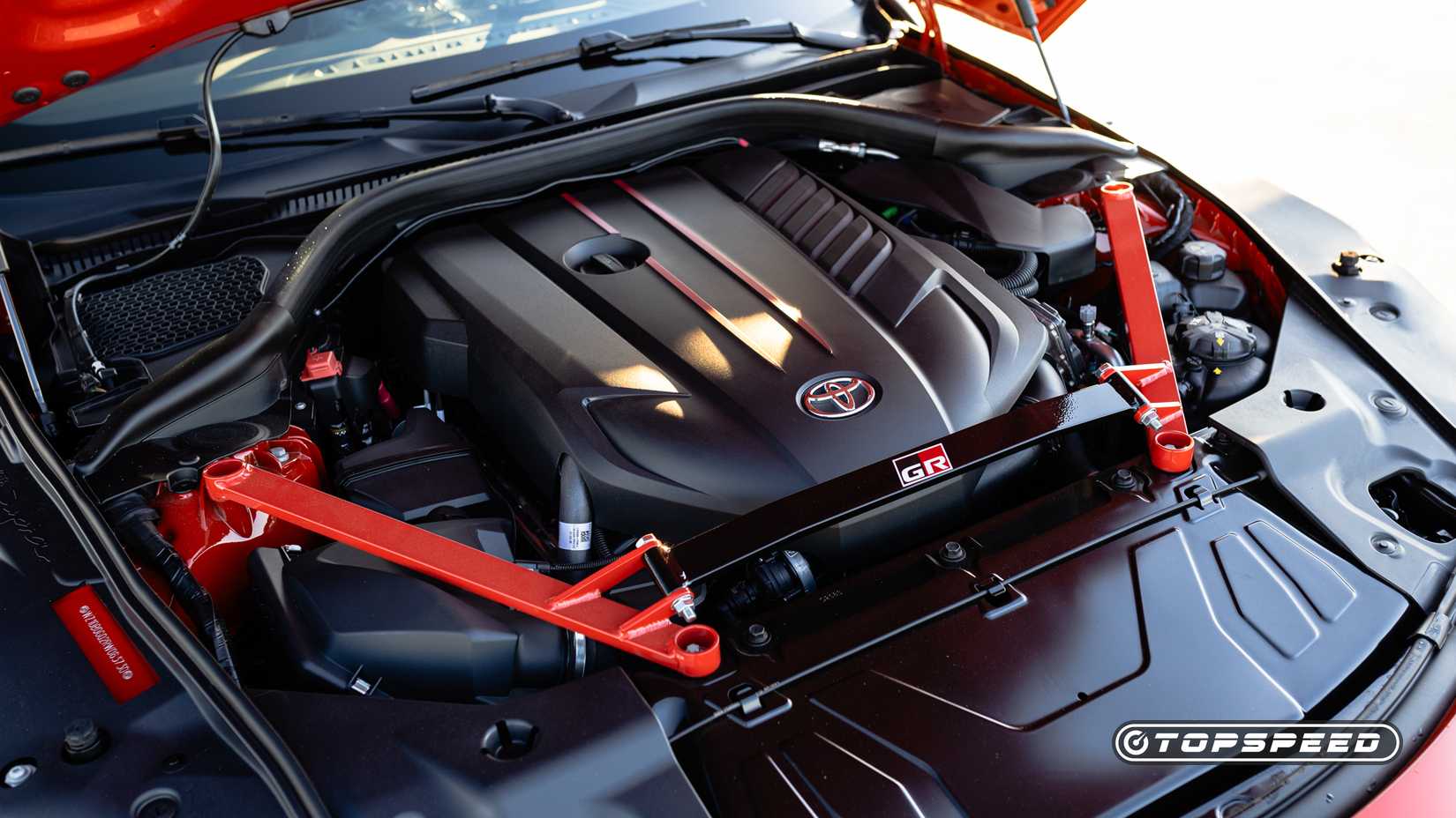 Interior da edição do 45º aniversário do Toyota GR Supra 2024 (1)