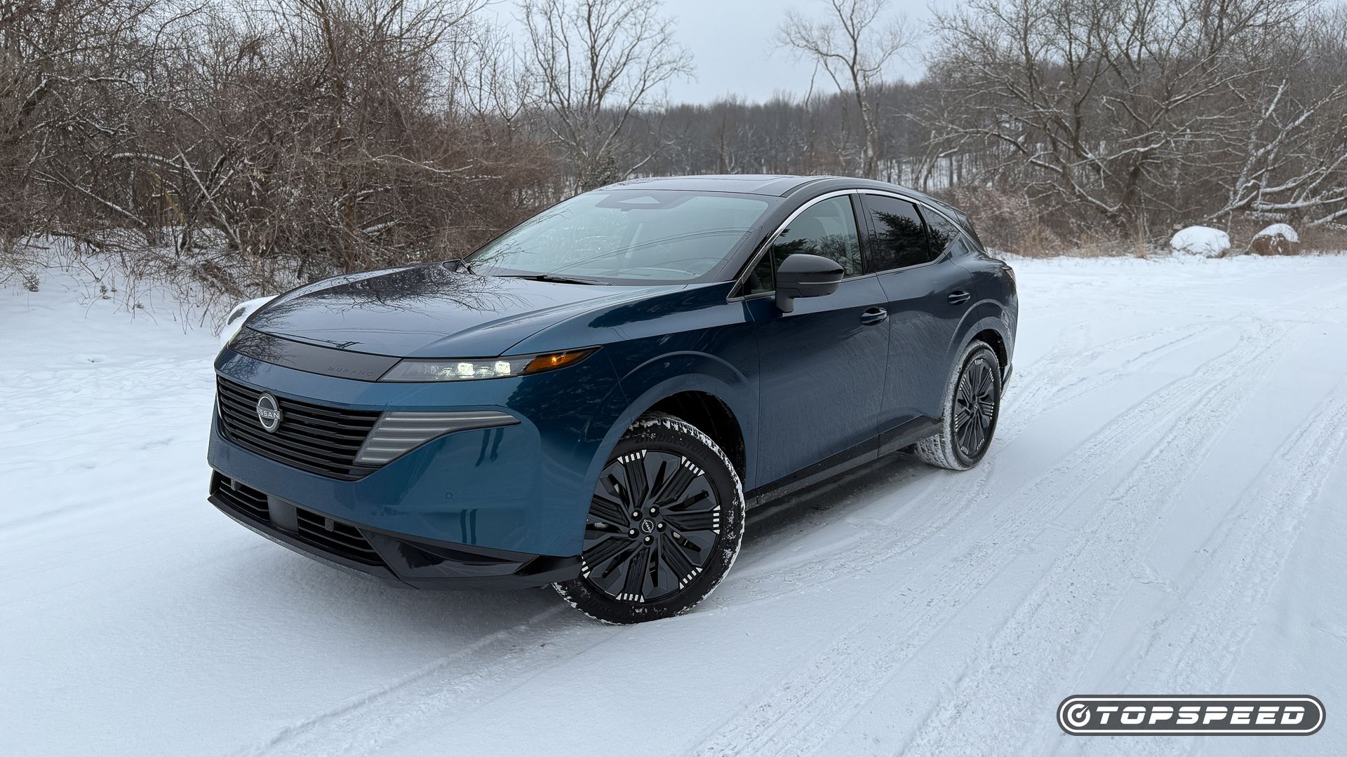 2025 Nissan Murano Outside in the snow