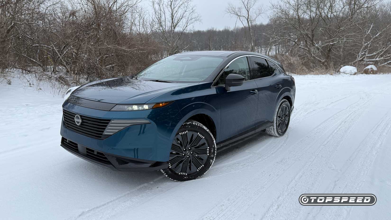 2025 Nissan Murano Outside in the snow