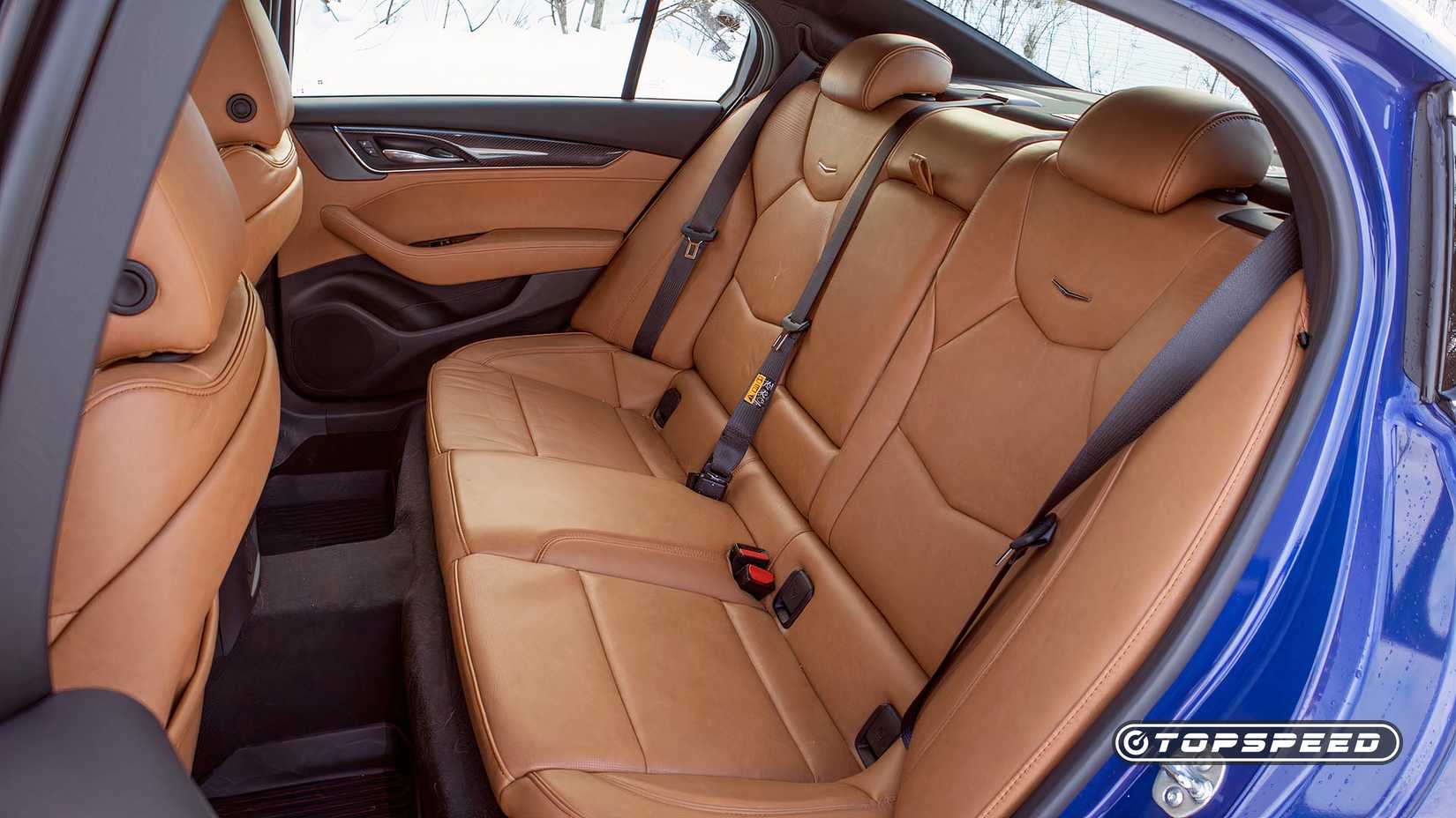 2025 Cadillac CT5 Bancos traseiros 1 TopSpeed